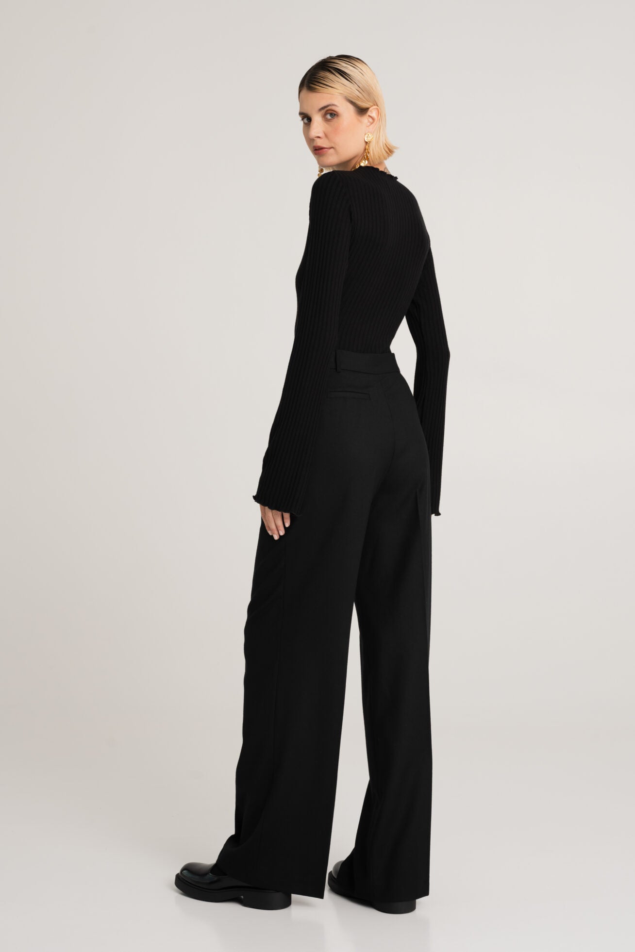 Czarne garniturowe spodnie Silvi