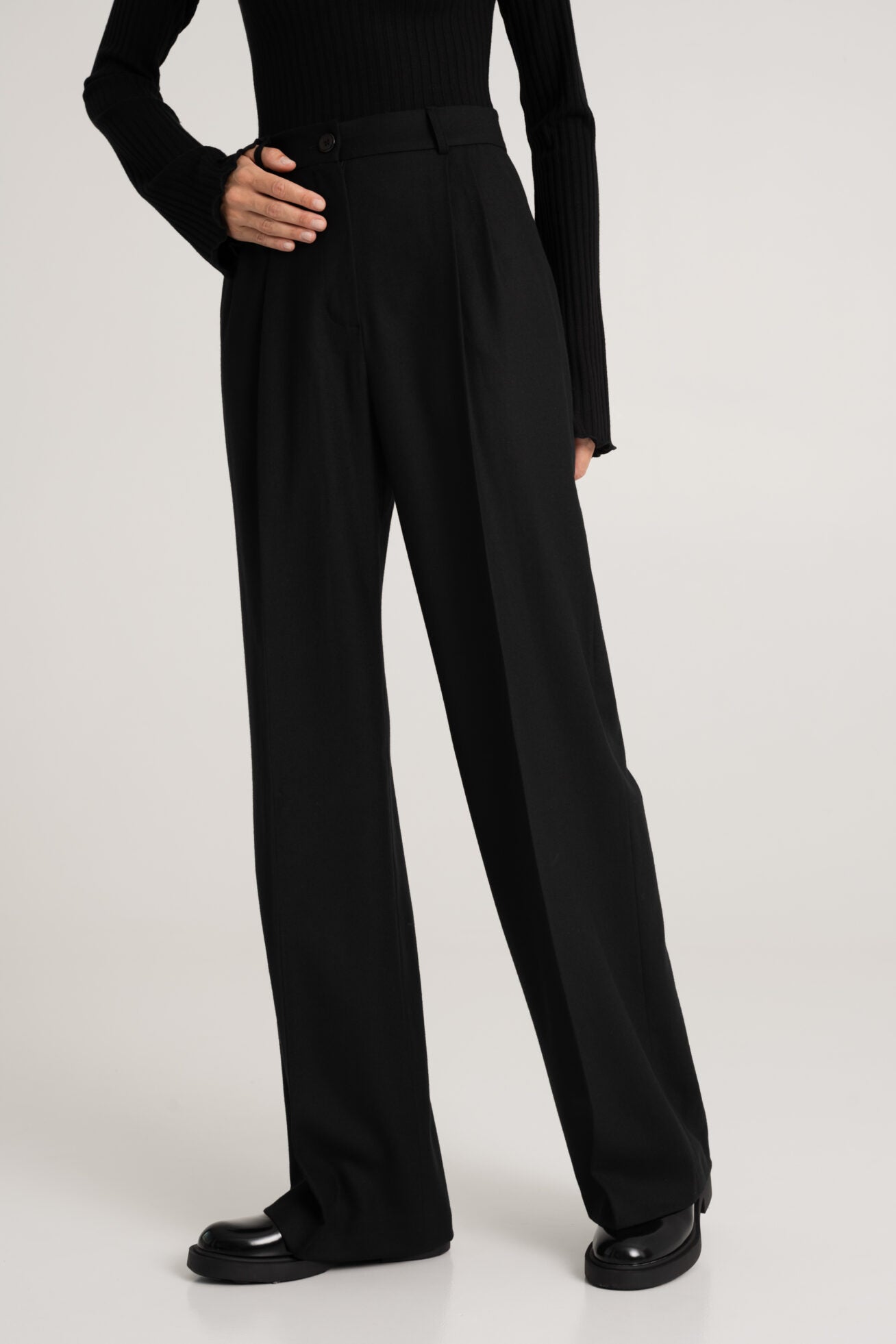 Czarne garniturowe spodnie Silvi