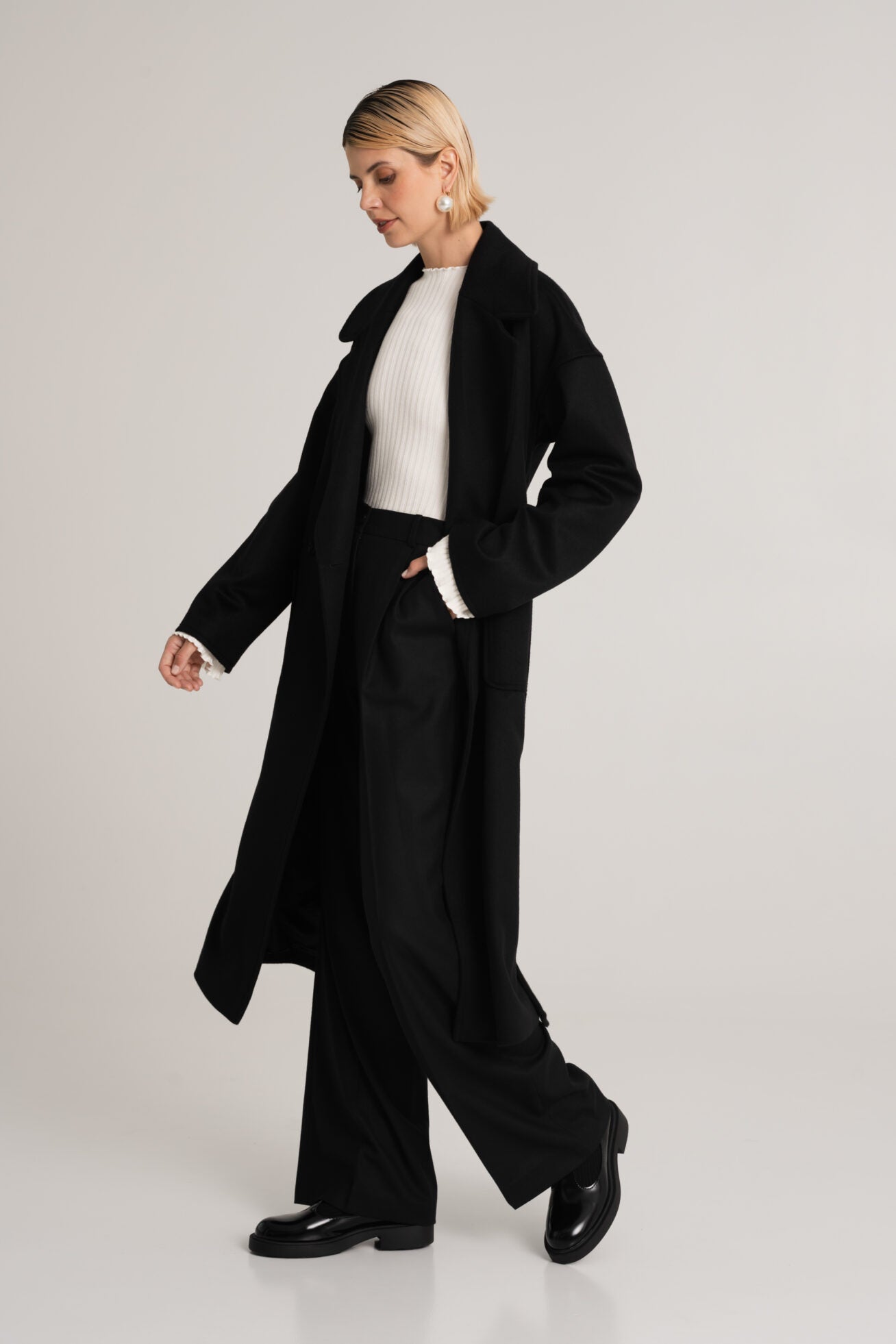 Czarny wełniany płaszcz Teramo