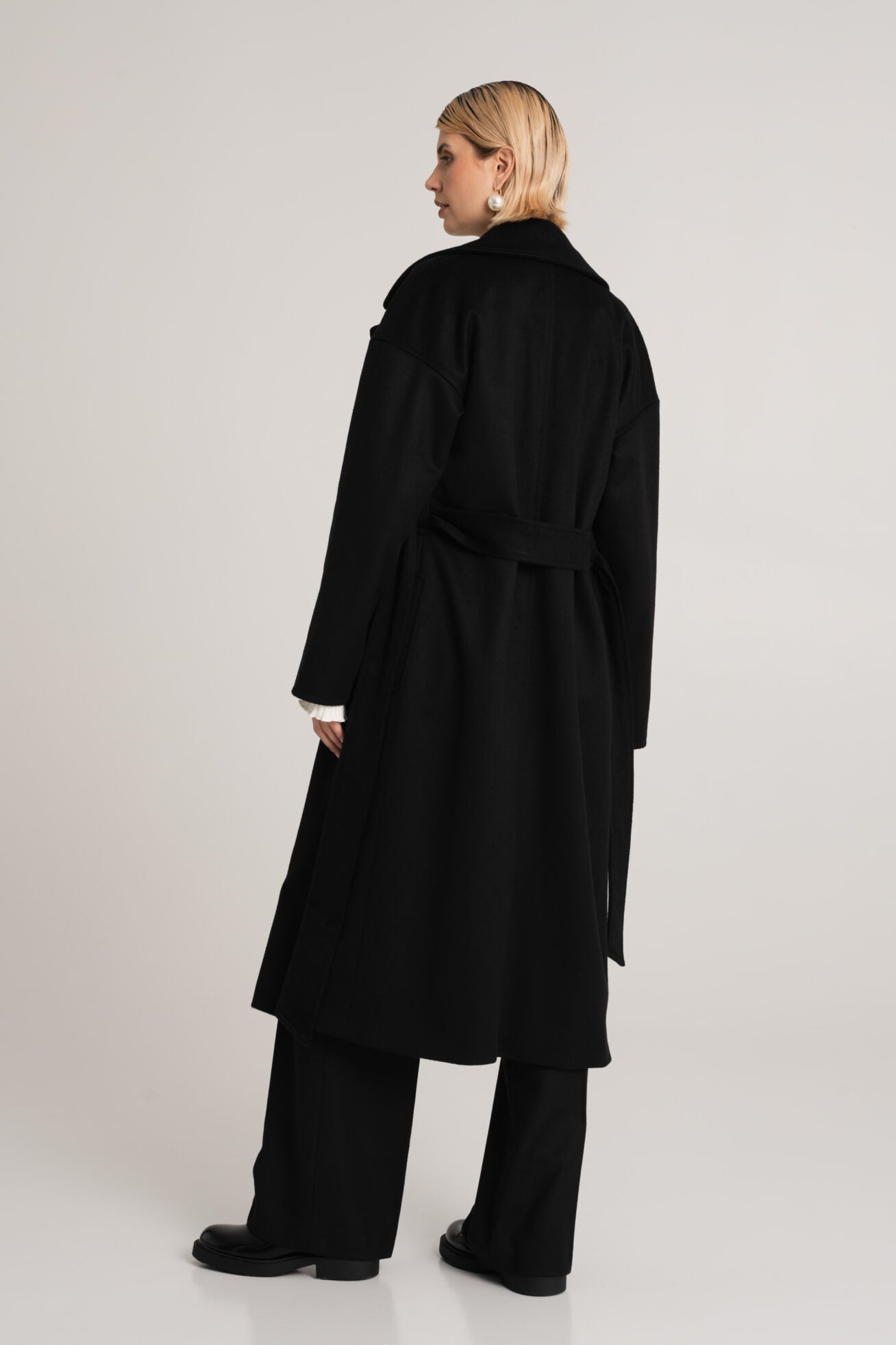 Czarny wełniany płaszcz Teramo