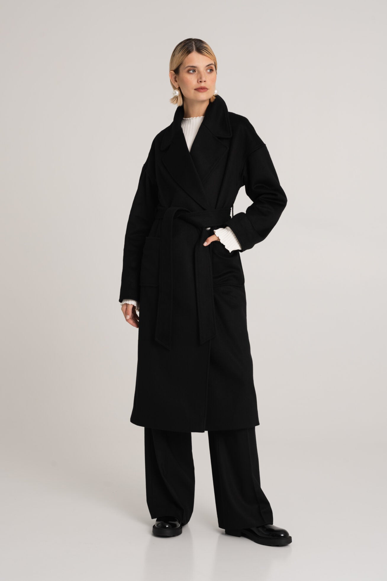 Czarny wełniany płaszcz Teramo