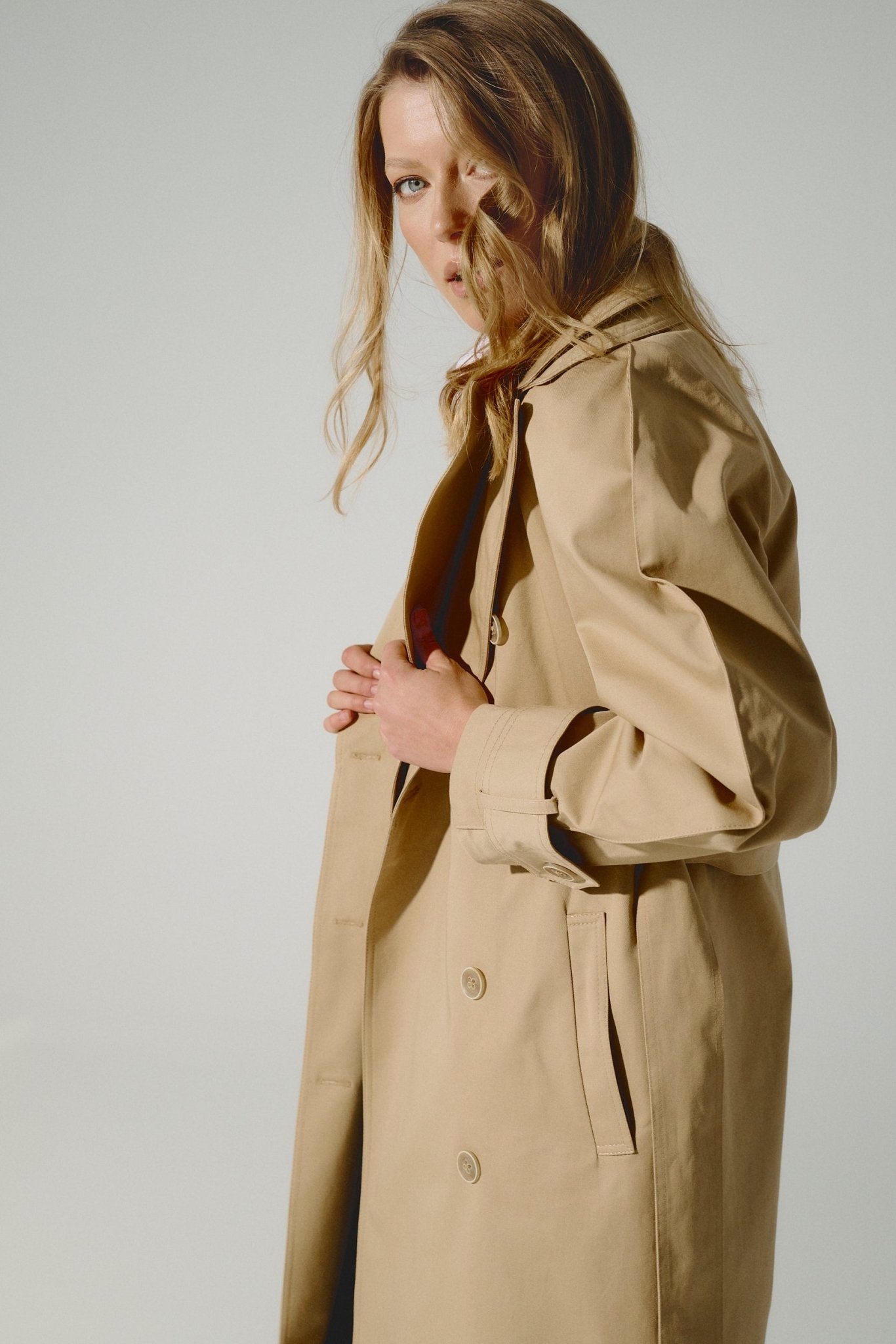 BAWEŁNIANY BEŻOWY TRENCH FARINA - Saintby