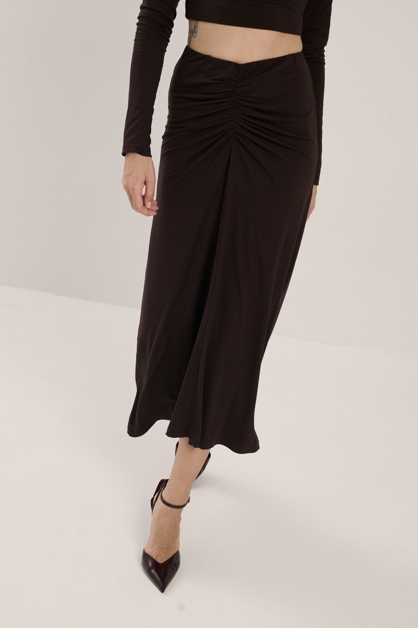 CZEKOLADOWA SPÓDNICA Z DRAPOWANIEM - Saintby