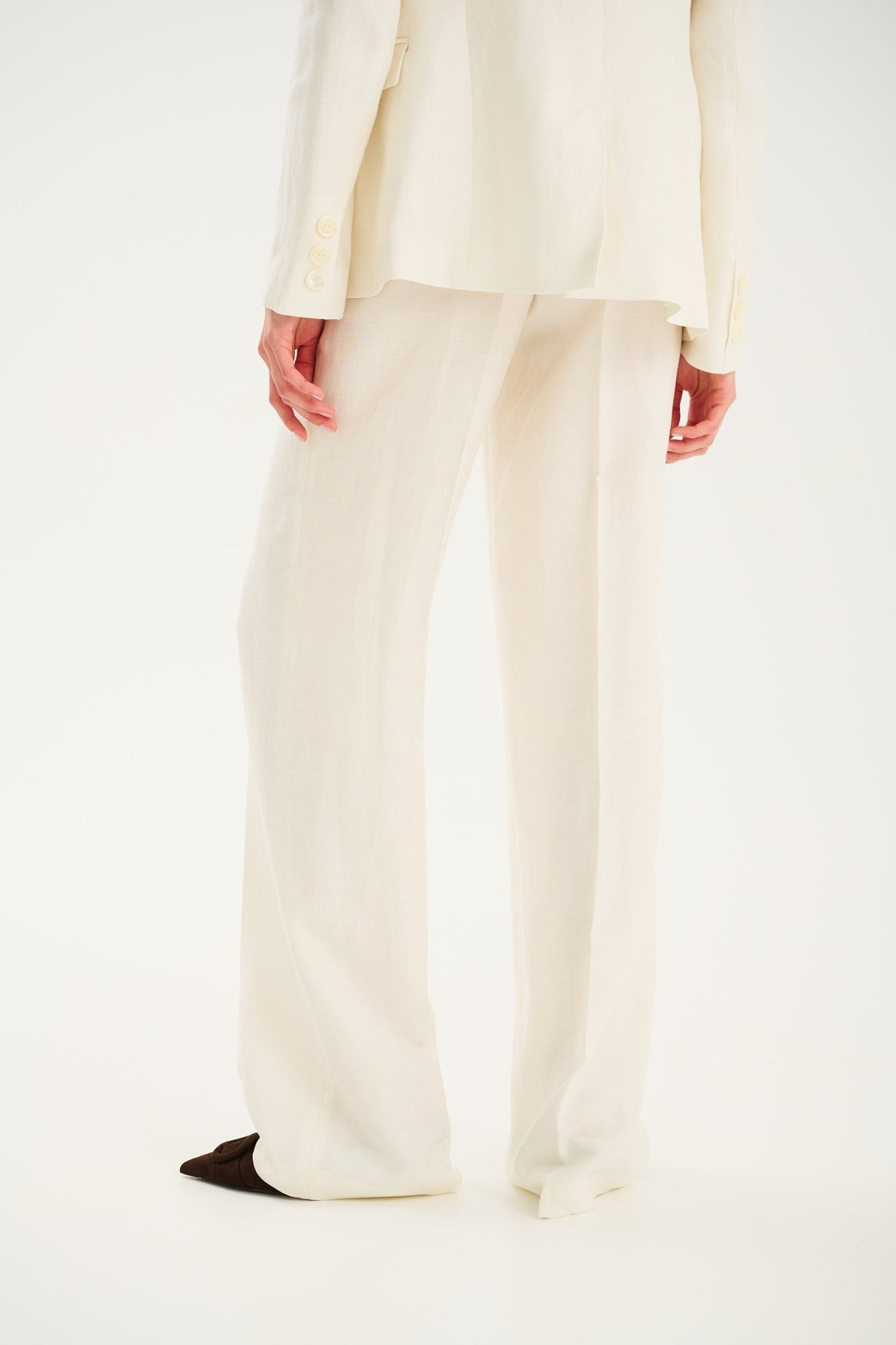 OFF WHITE SPODNIE GARNITUROWE CECINA - Saintby