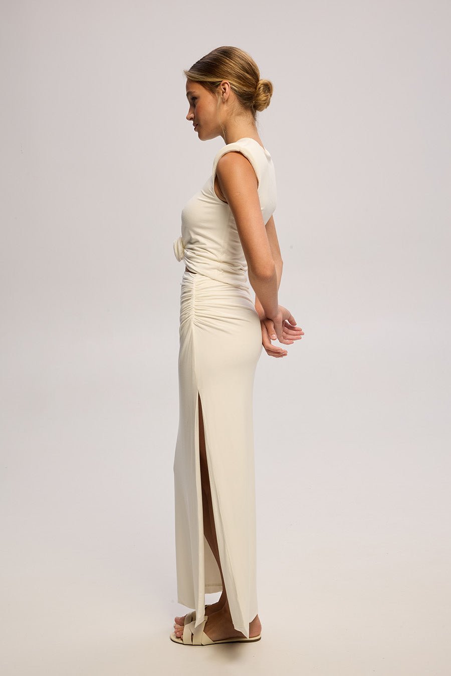 SPÓDNICA Z DRAPOWANIEM OFF WHITE - Saintby