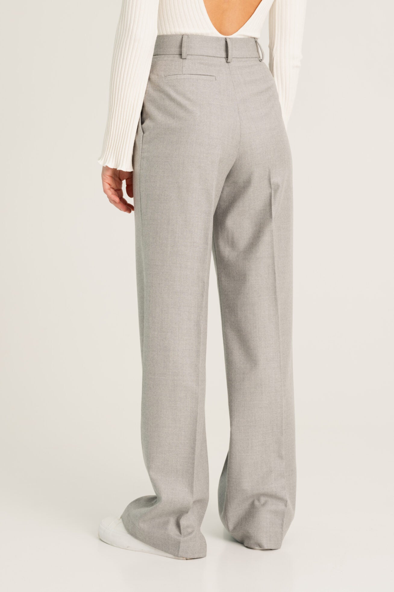 SZARE WEŁNIANE SPODNIE GARNITUROWE CECINA - Saintby