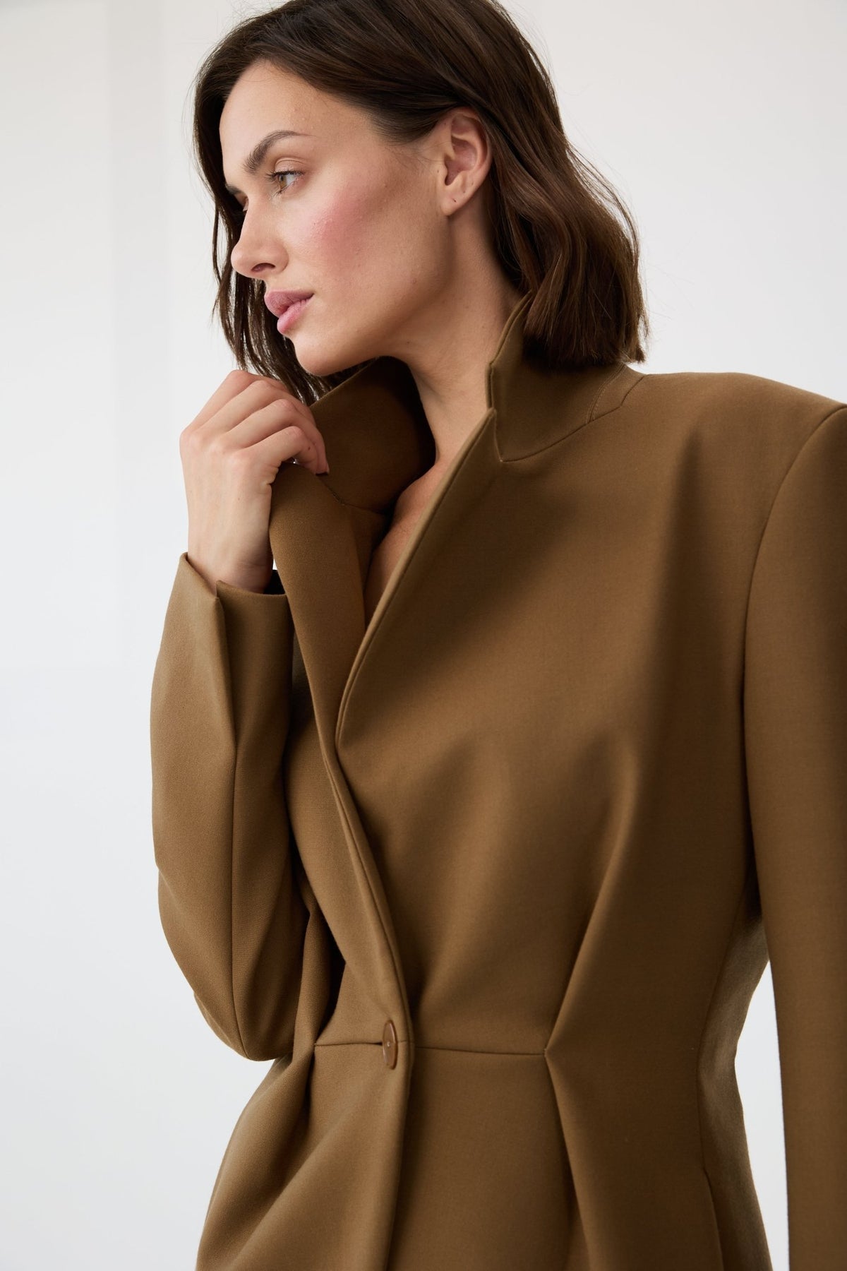 TALIOWANA MARYNARKA ISOLA BROWN CAMEL - Saintby
