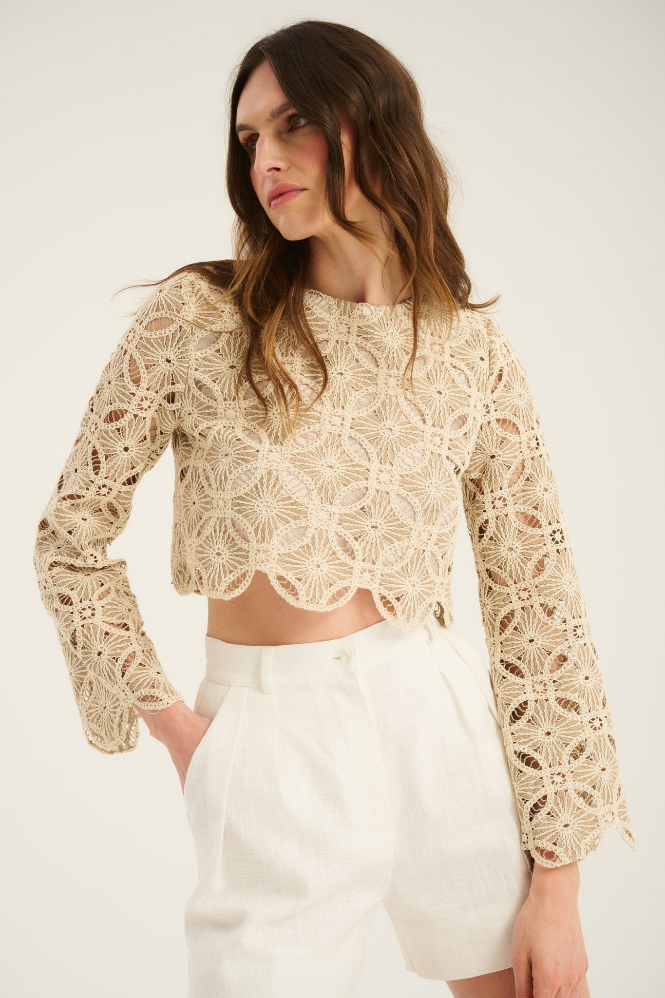 TOP TISSI BEŻOWY CROCHET - Saintby