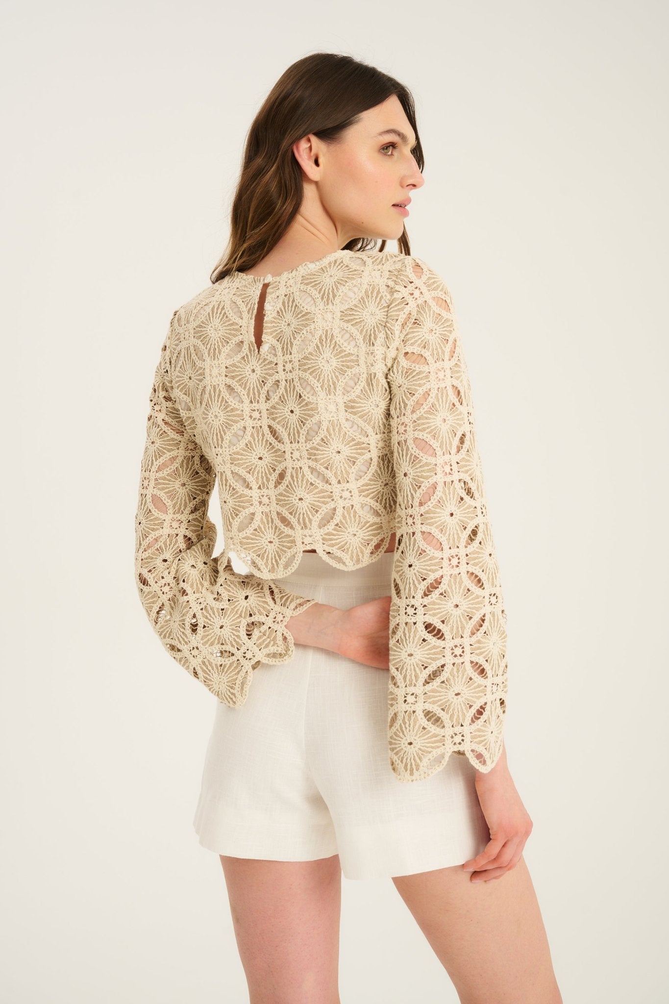 TOP TISSI BEŻOWY CROCHET - Saintby