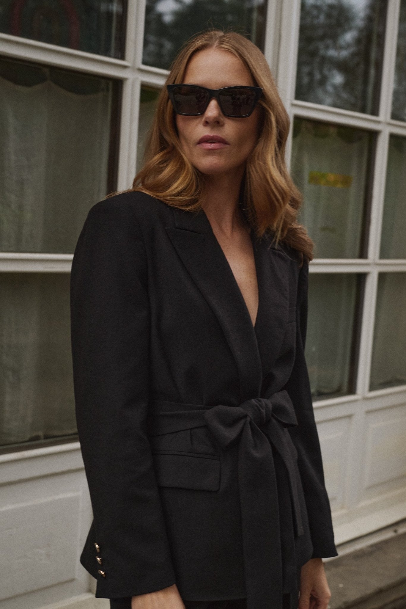 Czerń w modzie 2026 - jak nosić ją nowocześnie | Saintby - Saintby