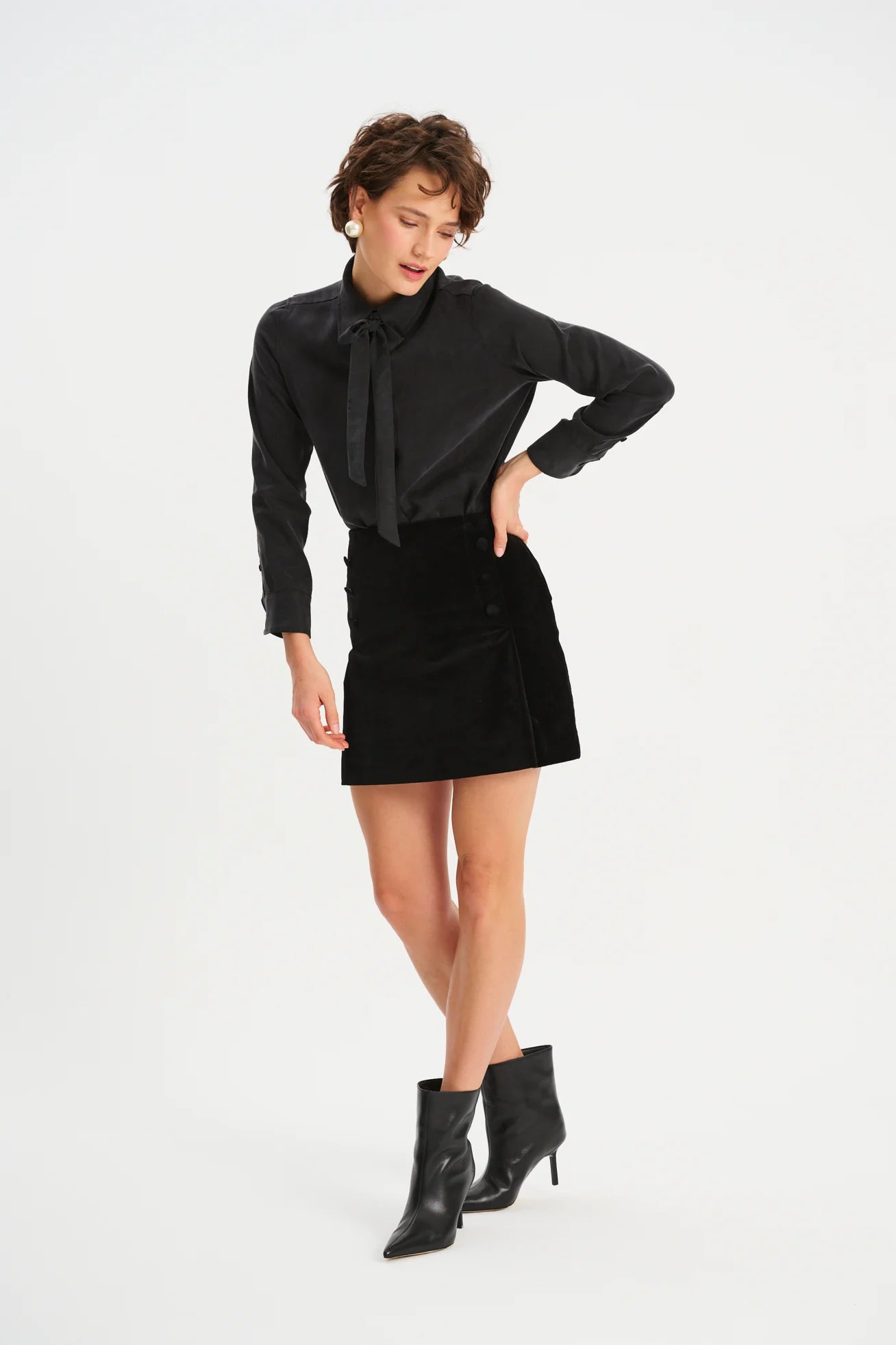 AKSAMITNA MINI SPÓDNICA LATINA - LIMITOWANA KOLEKCJA - Saintby