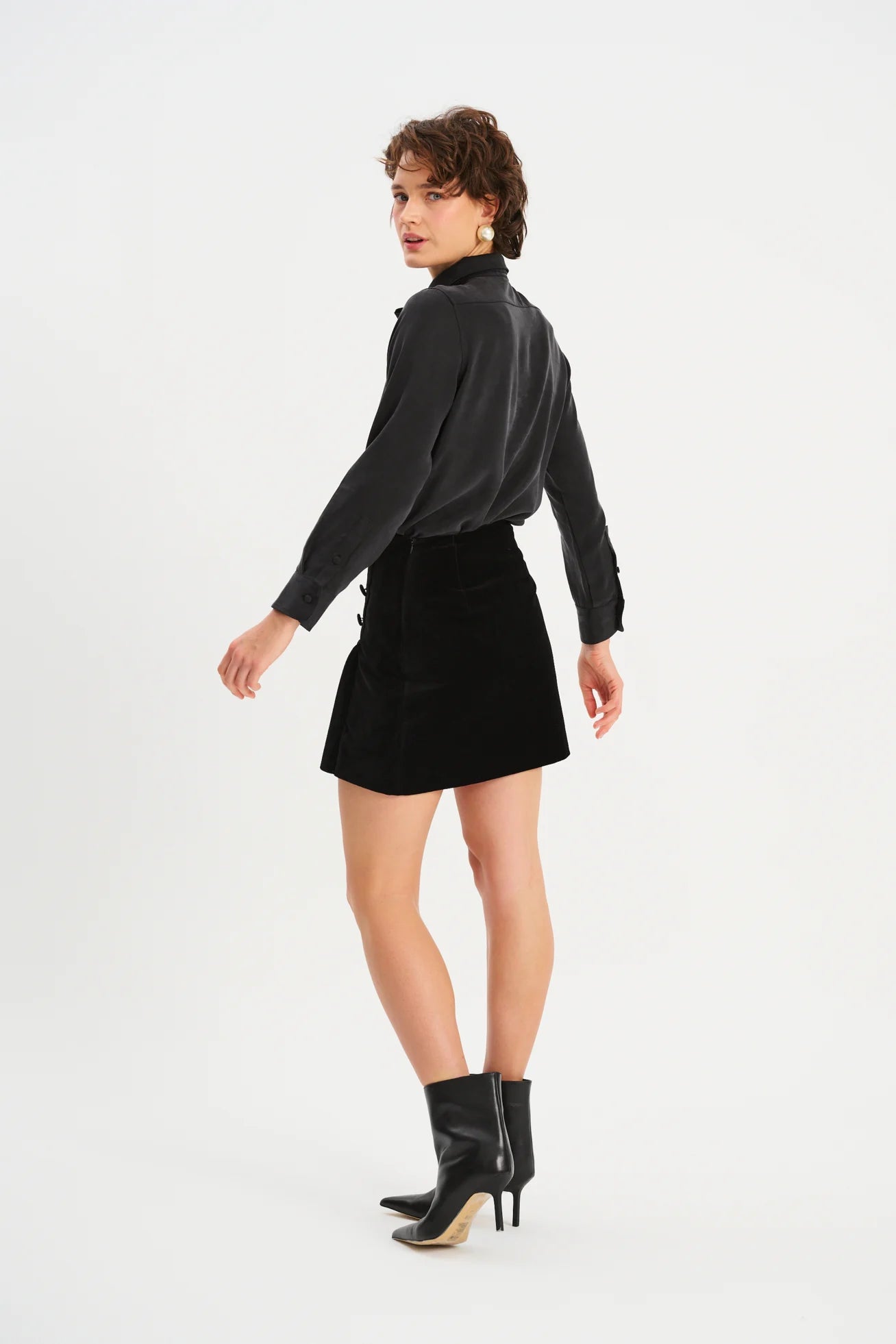 AKSAMITNA MINI SPÓDNICA LATINA - LIMITOWANA KOLEKCJA - Saintby