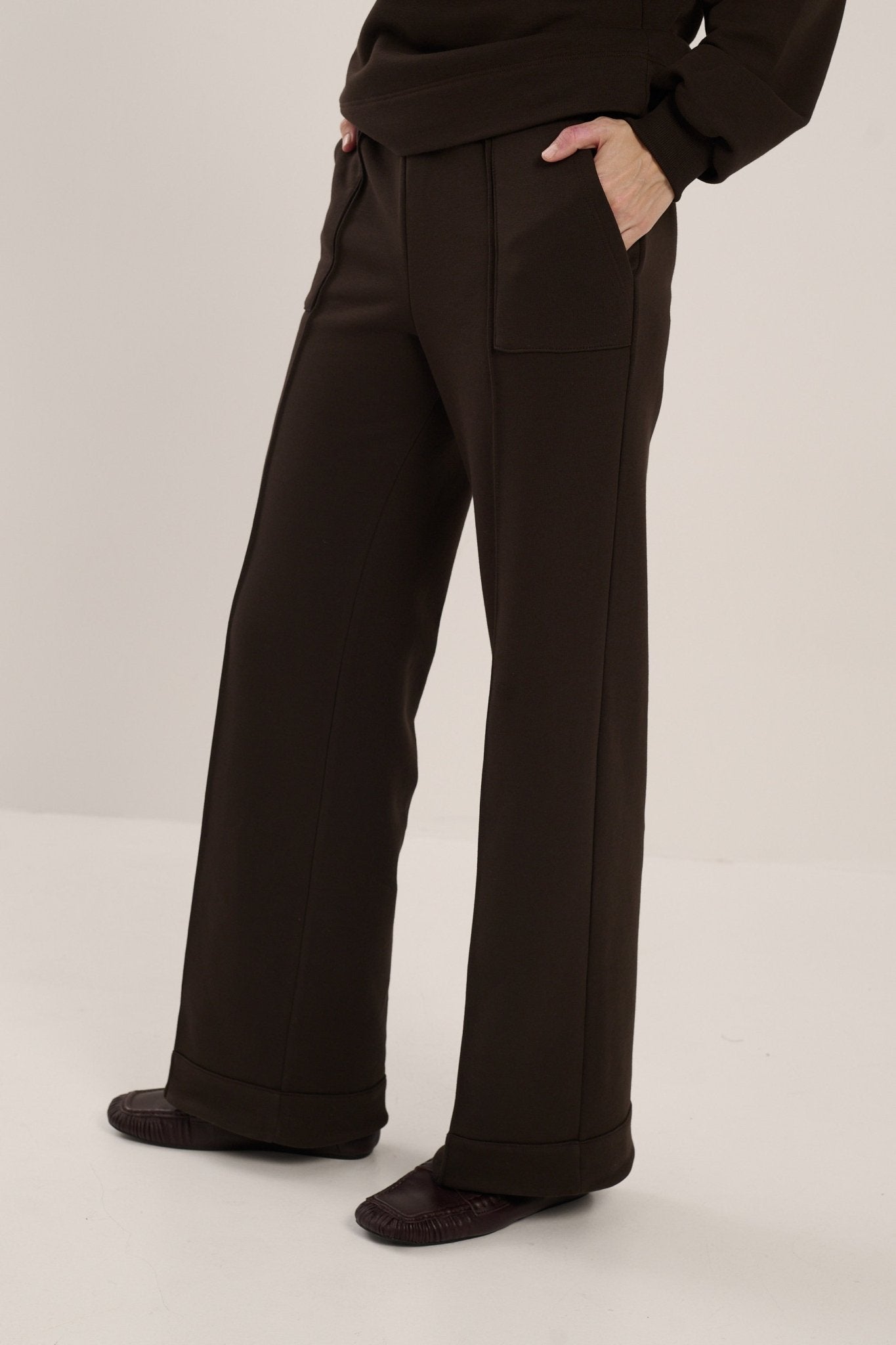 BAWEŁNIANE SPODNIE AREZZO LONG CZEKOLADOWE - Saintby