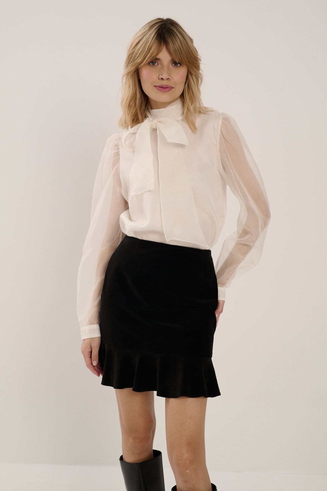 CZARNA BAWEŁNIANA AKSAMITNA SPÓDNICA MINI - Saintby