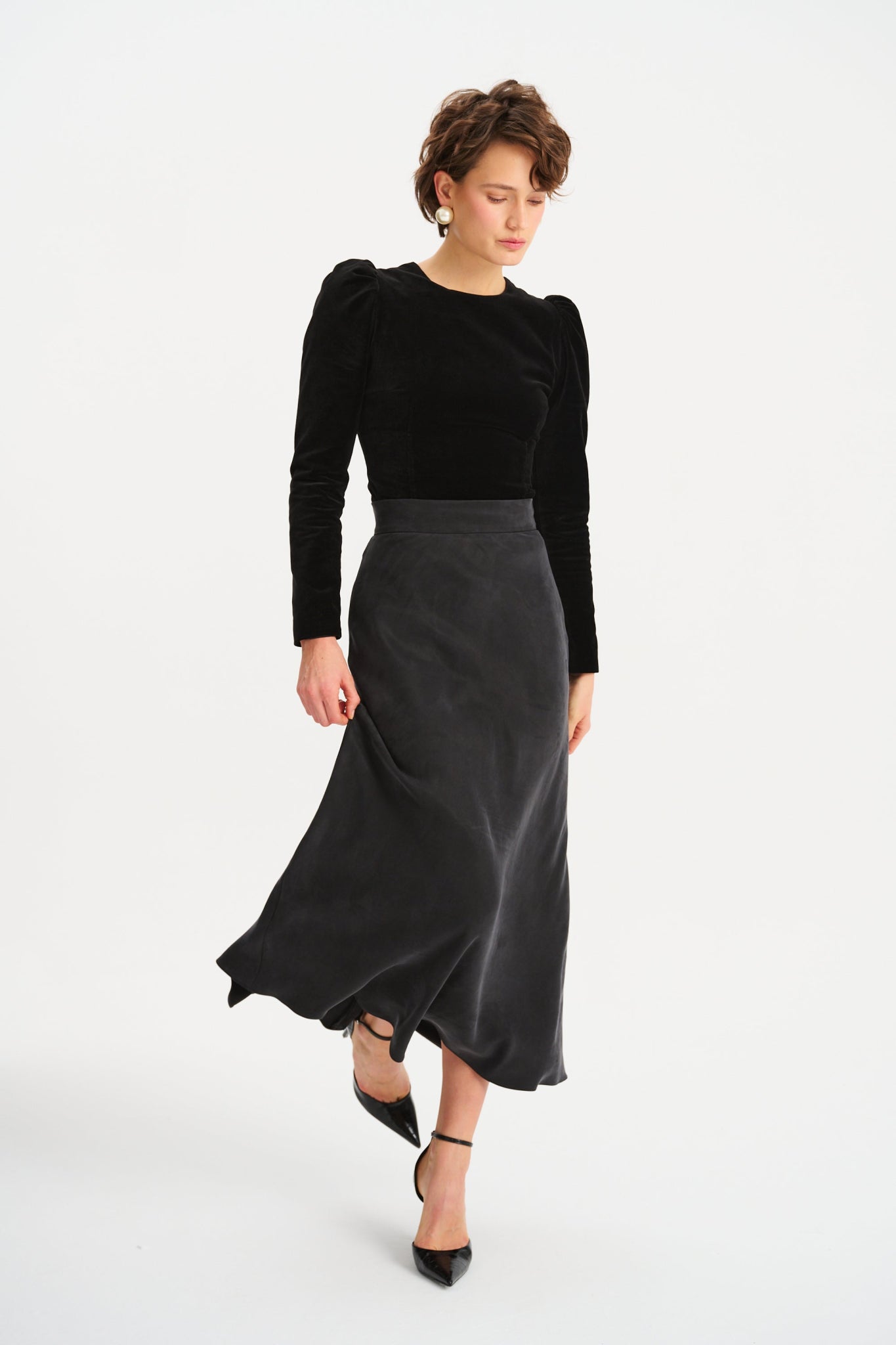 CZARNA SPÓDNICA ZE SKOSU WERONA - Saintby