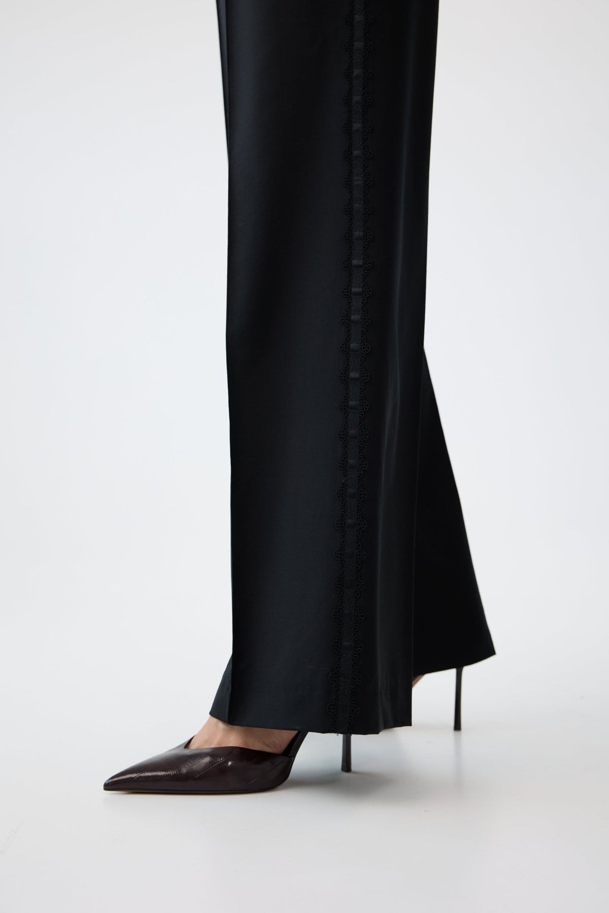 CZARNE WEŁNIANE SPODNIE CECINA - Saintby