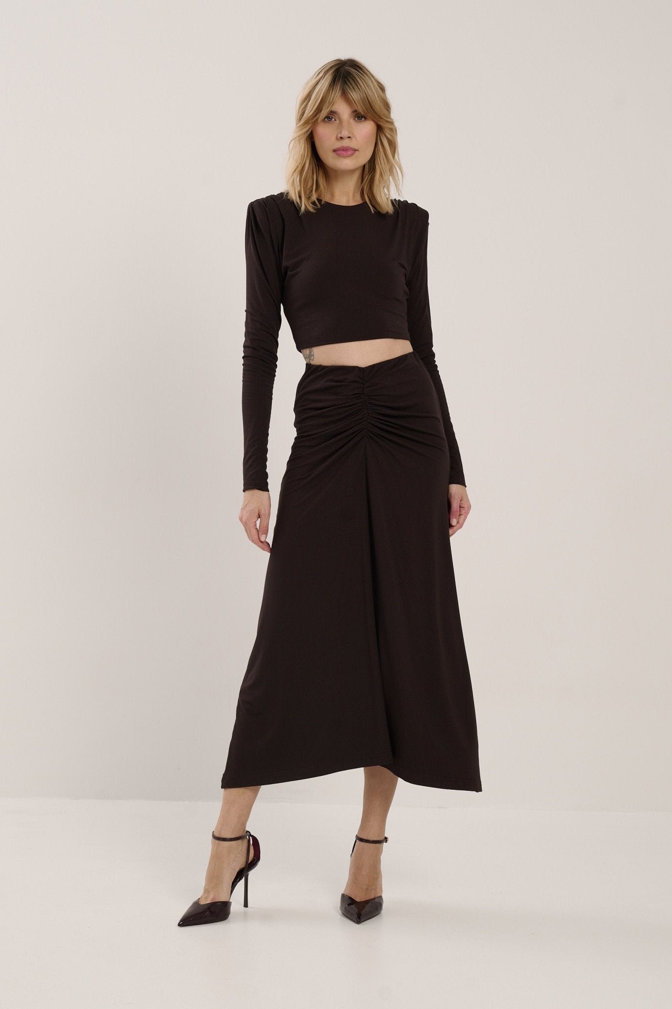 CZEKOLADOWA SPÓDNICA Z DRAPOWANIEM - Saintby