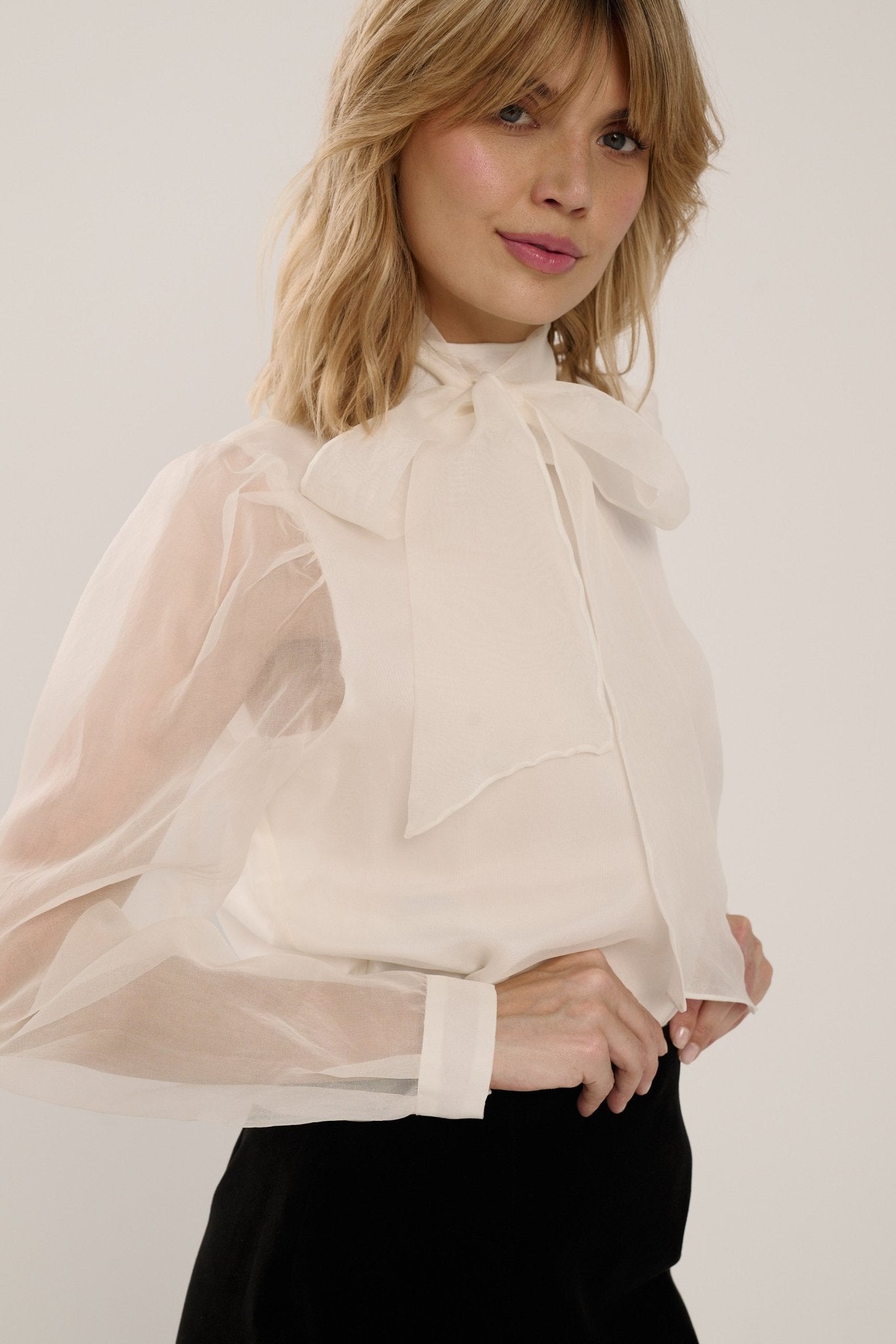 JEDWABNA KOSZULA Z SZARFĄ - Saintby