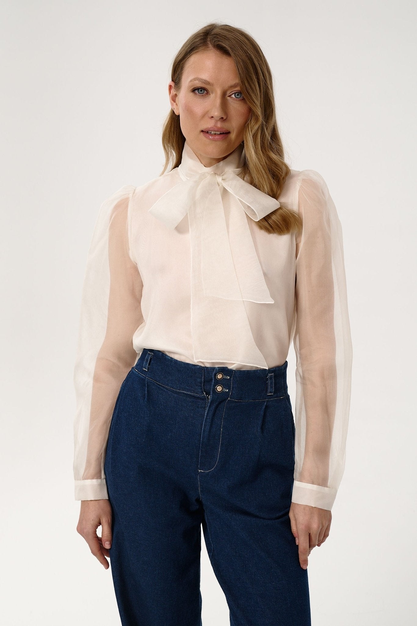 KREMOWA JEDWABNA KOSZULA ARDORE Z SZARFĄ - Saintby