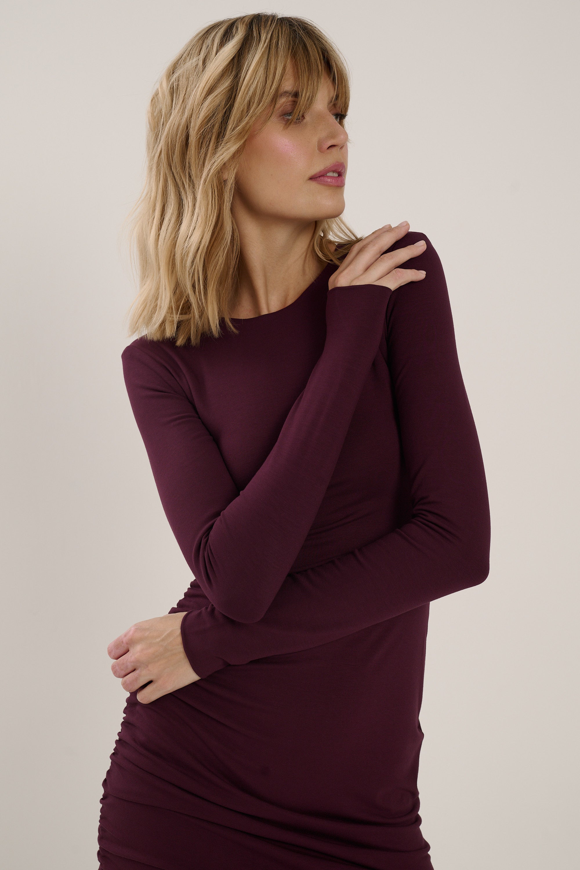 WIŚNIOWA DRAPOWANA SUKIENKA MIDI