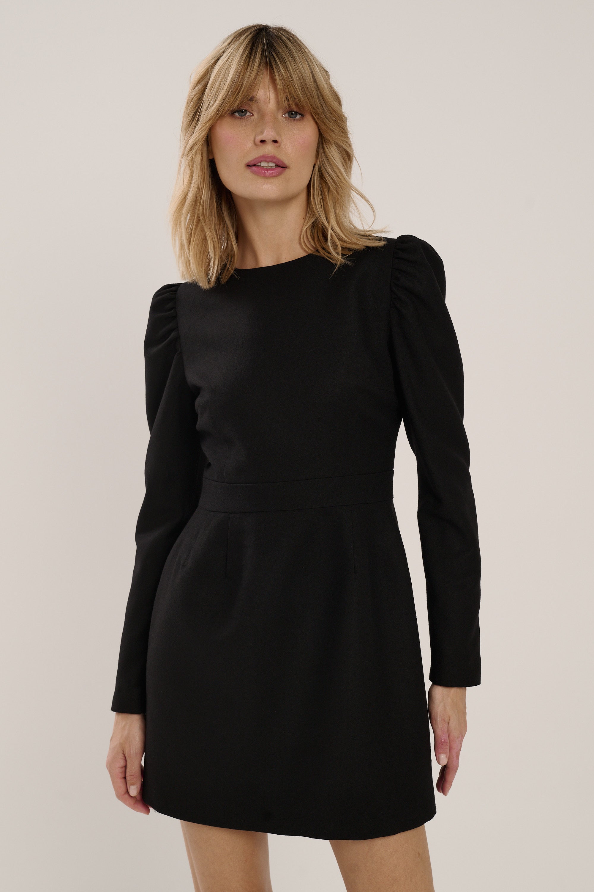 CZARNA WEŁNIANA SUKIENKA MINI