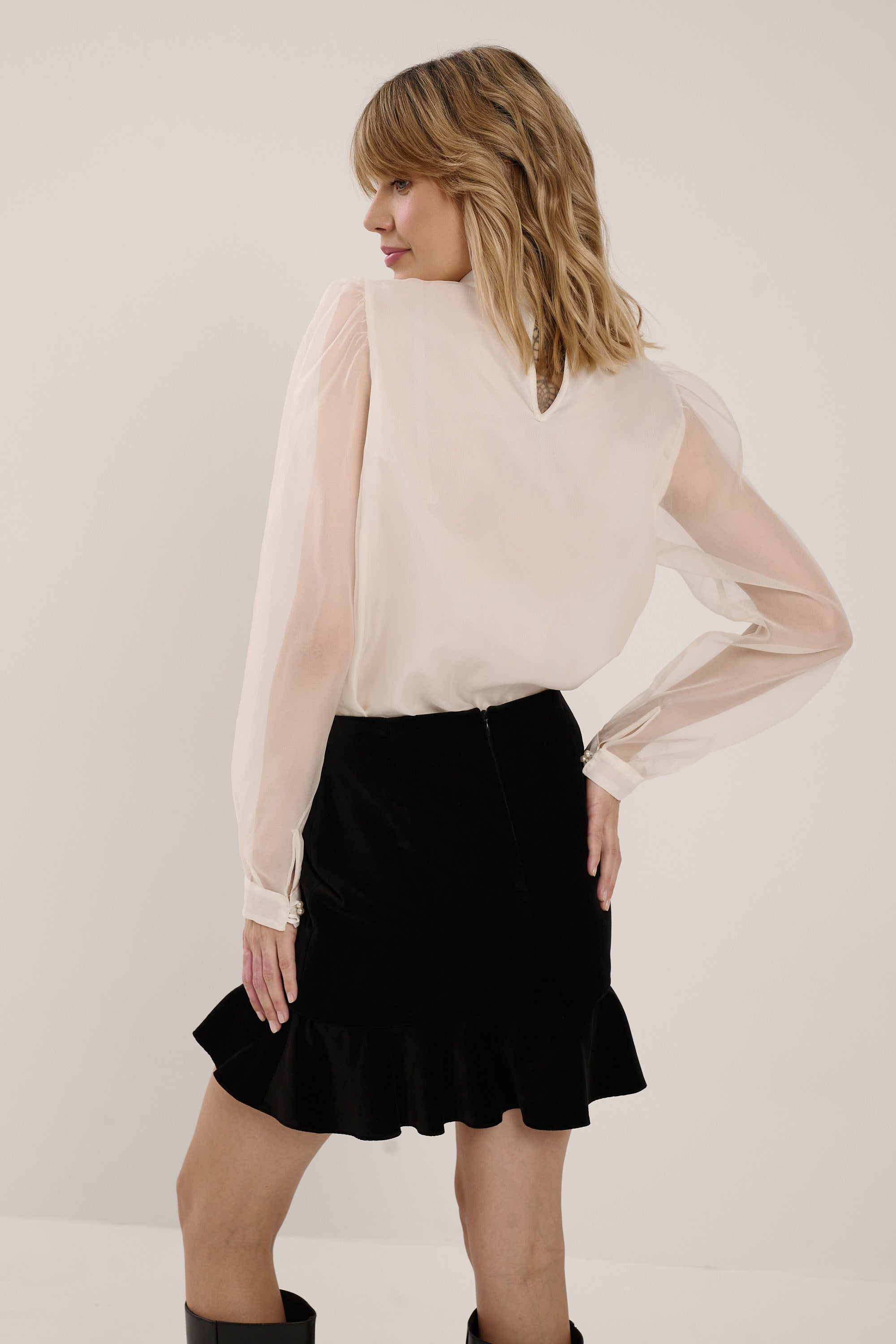 JEDWABNA KOSZULA Z SZARFĄ