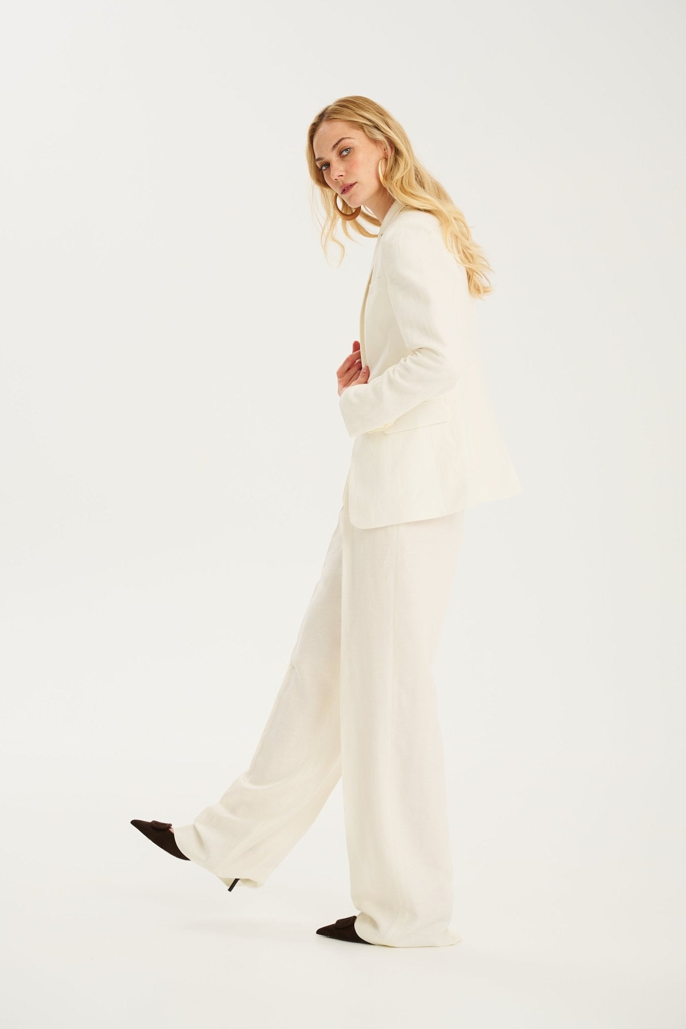 OFF WHITE SPODNIE GARNITUROWE CECINA - Saintby