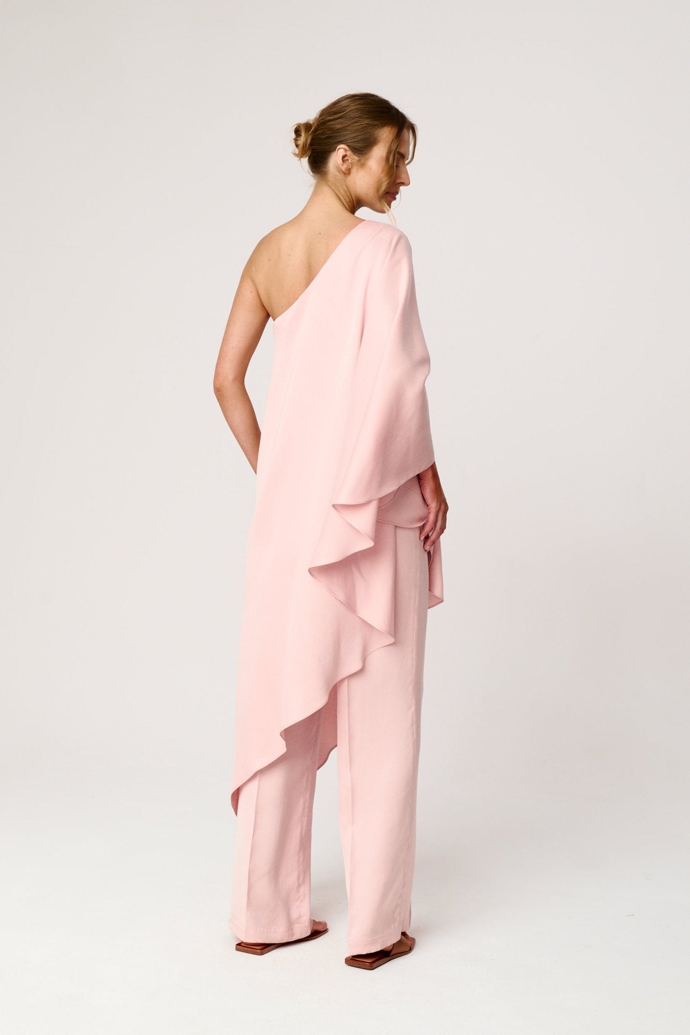 RÓŻOWY TOP NA JEDNO RAMIĘ LAVELLO - Saintby