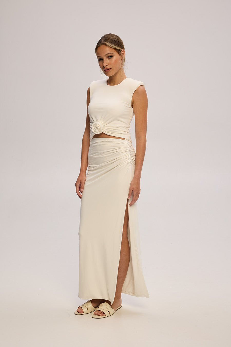 SPÓDNICA Z DRAPOWANIEM OFF WHITE - Saintby